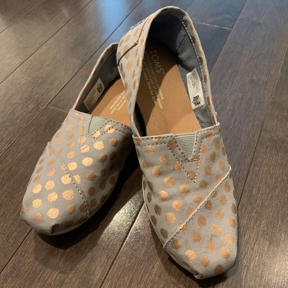 TOMS 5.5 Grey with Gold Dots (EUC)
